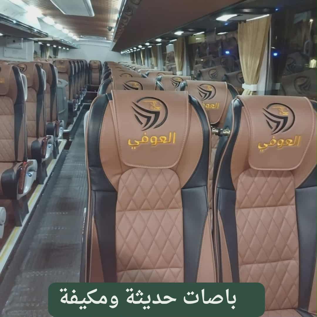 باصات حديثة ومكيفة توفر راحة تامة للمعتمرين في رحلات العمرة من المدينة المنورة مع حملة آفاق"